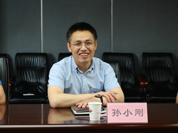 学院副院长、干教基地办公室副主任孙小刚致欢迎辞 学院副院长、干教基地办公室副主任孙小刚致欢迎辞