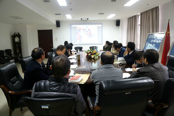 全体党员集中观看《大灾来袭 勇于担当——于都5.19特大洪水灾害纪实》纪录片。 全体党员集中观看《大灾来袭 勇于担当——于都5.19特大洪水灾害纪实》纪录片。