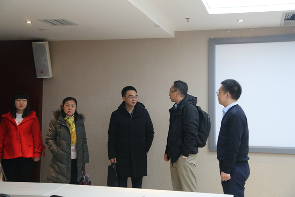 10.实地参观.JPG 10.实地参观.JPG