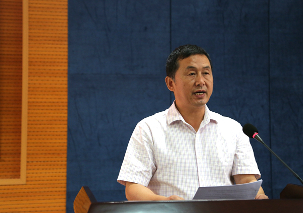 衢州市规划局党委委员、副调研员胡樟根讲话.JPG 衢州市规划局党委委员、副调研员胡樟根讲话.JPG