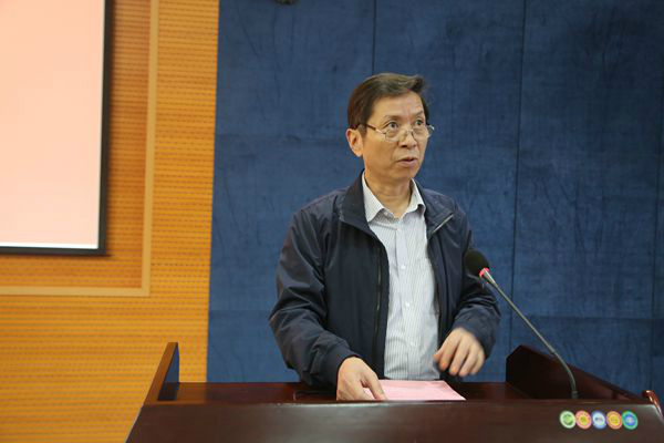 学院副院长王明军主持仪式 学院副院长王明军主持仪式