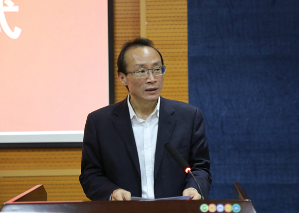 2西安建筑科技大学继续教育学院院长姚继涛宣读表彰文件 2西安建筑科技大学继续教育学院院长姚继涛宣读表彰文件